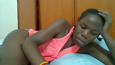 Snapshot of blacksexygal chatting on 12-23-25, 07:39 SARAH online show from 12-23-25, 07:39