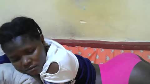 Snapshot of blackslim_girl2 chatting on 10-27-25, 12:26 blackslim_girl2 online show from 10-27-25, 12:26