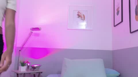 Tifffany bllom online show from 03-25-26, 02:50