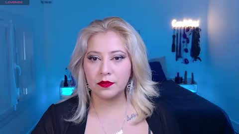 Snapshot of blackwidowj chatting on 11-10-25, 09:19 Johana S online show from 11-10-25, 09:19