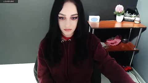 Snapshot of blacky_berry chatting on 12-08-24, 04:50 Ivy online show from 12-08-24, 04:50