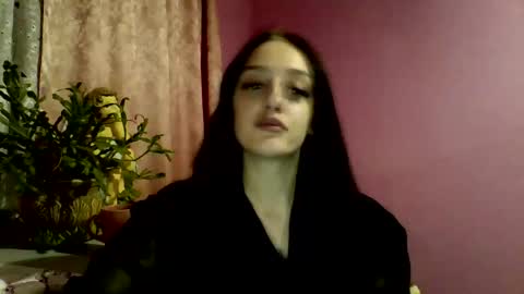 Snapshot of blacky_berry chatting on 12-11-24, 06:31 Ivy online show from 12-11-24, 06:31