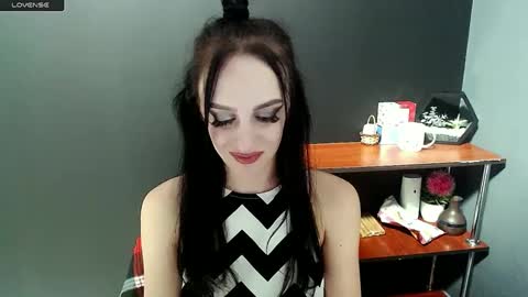 Snapshot of blacky_berry chatting on 12-19-24, 11:14 Ivy online show from 12-19-24, 11:14