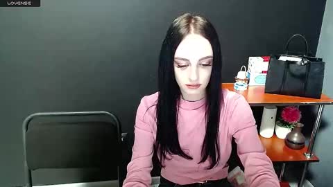 Snapshot of blacky_berry chatting on 12-24-24, 05:34 Ivy online show from 12-24-24, 05:34