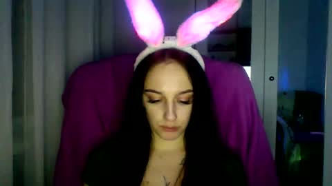 Snapshot of blacky_berry chatting on 01-12-25, 06:38 Ivy online show from 01-12-25, 06:38