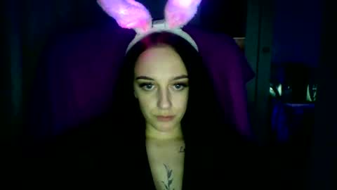 Snapshot of blacky_berry chatting on 01-12-25, 10:01 Ivy online show from 01-12-25, 10:01