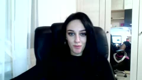 Snapshot of blacky_berry chatting on 01-18-25, 11:33 Ivy online show from 01-18-25, 11:33