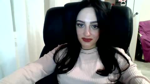 Snapshot of blacky_berry chatting on 01-25-25, 10:18 Ivy online show from 01-25-25, 10:18