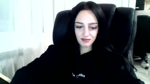 Snapshot of blacky_berry chatting on 01-26-25, 04:09 Ivy online show from 01-26-25, 04:09