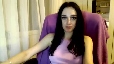 Snapshot of blacky_berry chatting on 02-20-25, 11:21 Ivy online show from 02-20-25, 11:21