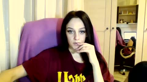 Snapshot of blacky_berry chatting on 02-22-25, 05:02 Ivy online show from 02-22-25, 05:02