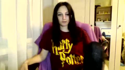 Snapshot of blacky_berry chatting on 02-22-25, 08:42 Ivy online show from 02-22-25, 08:42