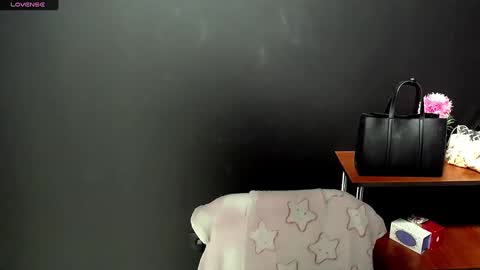 Snapshot of blacky_berry chatting on 02-23-25, 01:53 Ivy online show from 02-23-25, 01:53