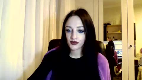 Snapshot of blacky_berry chatting on 02-25-25, 07:25 Ivy online show from 02-25-25, 07:25