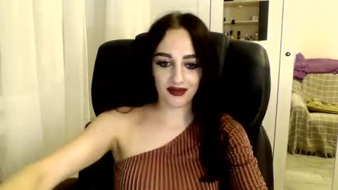 Snapshot of blacky_berry chatting on 02-28-25, 05:04 Ivy online show from 02-28-25, 05:04