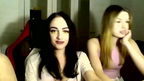 Snapshot of blacky_berry chatting on 03-06-25, 05:00 Ivy online show from 03-06-25, 05:00