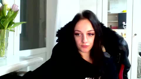 Snapshot of blacky_berry chatting on 03-12-25, 08:20 Ivy online show from 03-12-25, 08:20