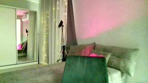 Snapshot of blacky_berry chatting on 10-02-25, 11:39 Ivy online show from 10-02-25, 11:39