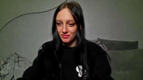 Snapshot of blacky_berry chatting on 02-15-26, 05:42 Ivy online show from 02-15-26, 05:42