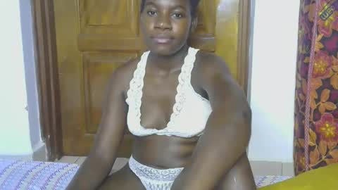 Snapshot of blahkbeauty chatting on 09-16-25, 02:34 VIVIAN online show from 09-16-25, 02:34