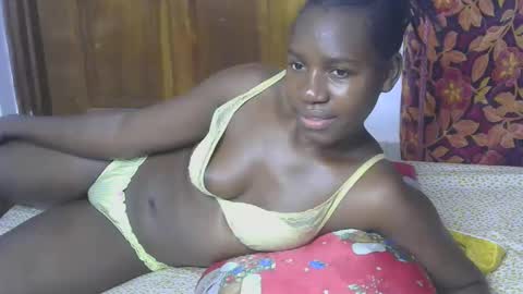 Snapshot of blahkbeauty chatting on 10-02-25, 04:08 VIVIAN online show from 10-02-25, 04:08