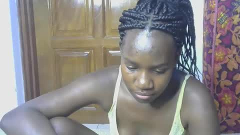 Snapshot of blahkbeauty chatting on 10-13-25, 01:55 VIVIAN online show from 10-13-25, 01:55