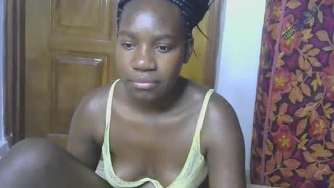 Snapshot of blahkbeauty chatting on 10-14-25, 02:23 VIVIAN online show from 10-14-25, 02:23