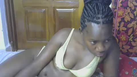 Snapshot of blahkbeauty chatting on 10-17-25, 07:05 VIVIAN online show from 10-17-25, 07:05