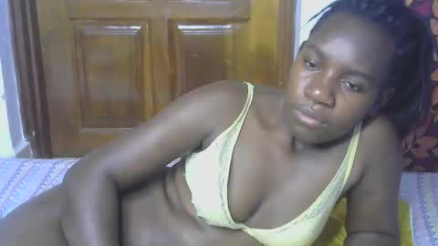 Snapshot of blahkbeauty chatting on 10-26-25, 05:30 VIVIAN online show from 10-26-25, 05:30