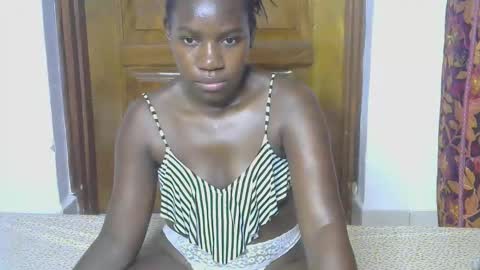 Snapshot of blahkbeauty chatting on 11-28-25, 08:17 VIVIAN online show from 11-28-25, 08:17