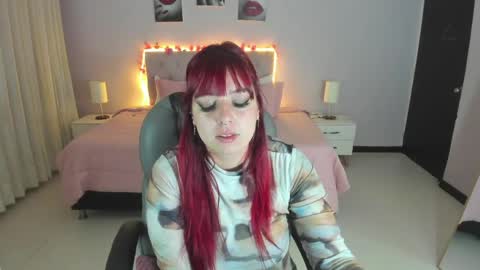 Snapshot of blair_red_ chatting on 06-06-26, 12:10 blair_red_ online show from 06-06-26, 12:10