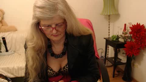 Snapshot of blairfort chatting on 01-18-25, 03:31 blairfort online show from 01-18-25, 03:31
