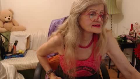 Snapshot of blairfort chatting on 02-08-25, 02:38 blairfort online show from 02-08-25, 02:38