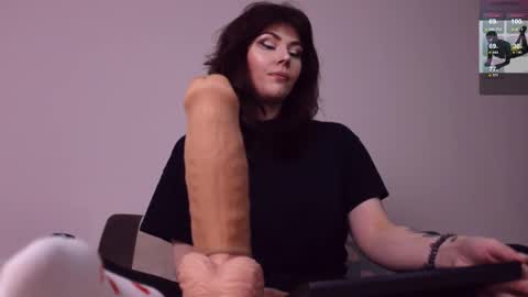 Snapshot of blake_luna chatting on 12-18-25, 12:55 Britney online show from 12-18-25, 12:55