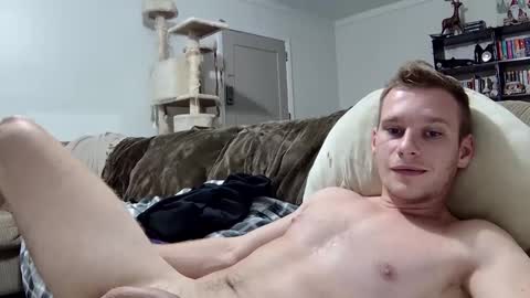 Snapshot of blakeandskylar chatting on 12-17-24, 06:45 BlakeAndSkylar online show from 12-17-24, 06:45
