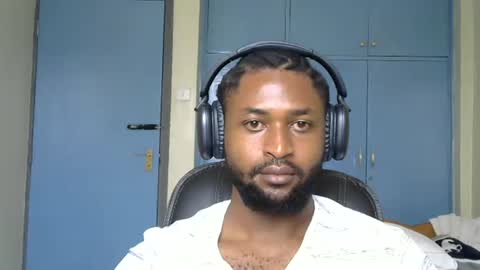 Snapshot of blakmoufaka chatting on 10-17-25, 06:27 blakmoufaka online show from 10-17-25, 06:27