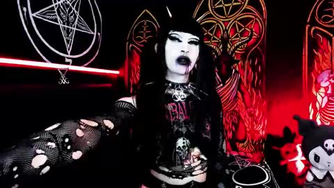   online show from 10-12-25, 03:33