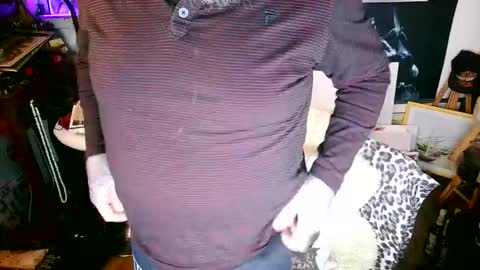 Snapshot of blindsurfer780299 chatting on 12-17-25, 01:28 blindsurfer780299 online show from 12-17-25, 01:28