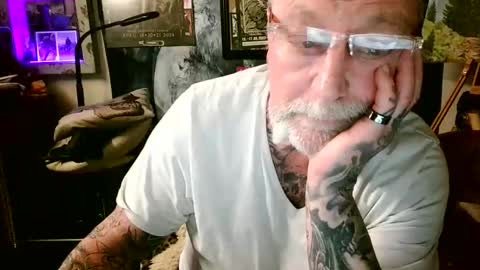 Snapshot of blindsurfer780299 chatting on 03-15-26, 10:49 blindsurfer780299 online show from 03-15-26, 10:49