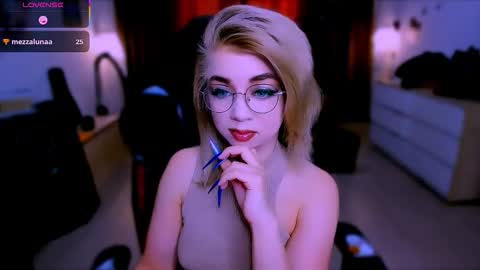 Nicole online show from 11-06-25, 08:04