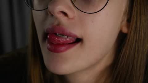 Snapshot of blissence chatting on 11-11-25, 03:12 LiLy online show from 11-11-25, 03:12