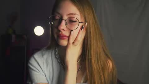 Snapshot of blissence chatting on 12-22-25, 03:09 LiLy online show from 12-22-25, 03:09