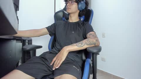 Snapshot of blkdick_men chatting on 01-27-25, 05:15 ALEX online show from 01-27-25, 05:15