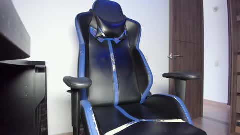 Snapshot of blkdick_men chatting on 02-13-25, 06:48 ALEX online show from 02-13-25, 06:48