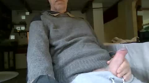 Snapshot of blomkuk chatting on 10-29-25, 08:27 blomkuk online show from 10-29-25, 08:27