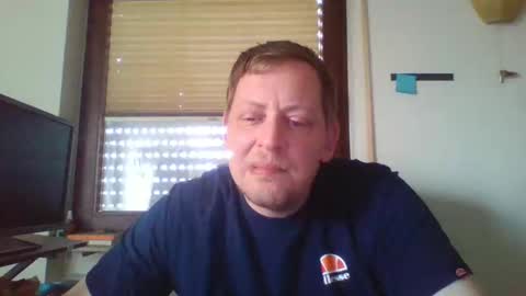 Snapshot of blonde32m chatting on 02-10-25, 08:42 blonde32m online show from 02-10-25, 08:42