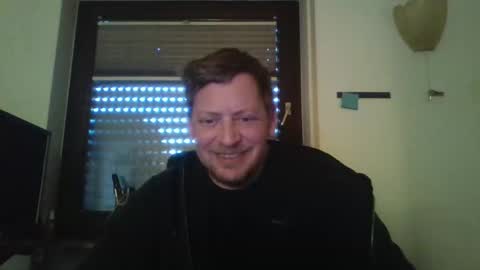 Snapshot of blonde32m chatting on 10-11-25, 05:28 blonde32m online show from 10-11-25, 05:28