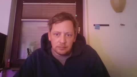 Snapshot of blonde32m chatting on 10-19-25, 06:03 blonde32m online show from 10-19-25, 06:03