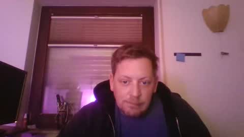 Snapshot of blonde32m chatting on 11-16-25, 04:34 blonde32m online show from 11-16-25, 04:34