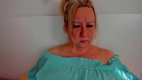 Nicole online show from 09-25-25, 12:20